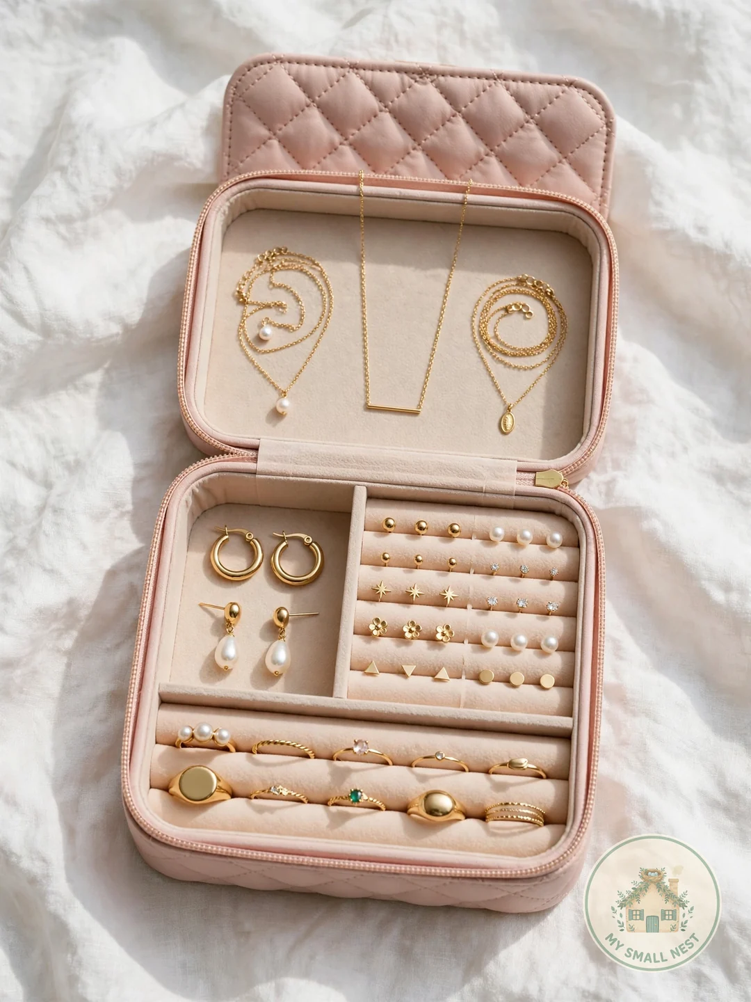 A Jewelry Travel Organizer - college graduation gifts